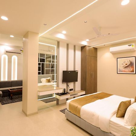 The Meera Hotel 우자인 외부 사진