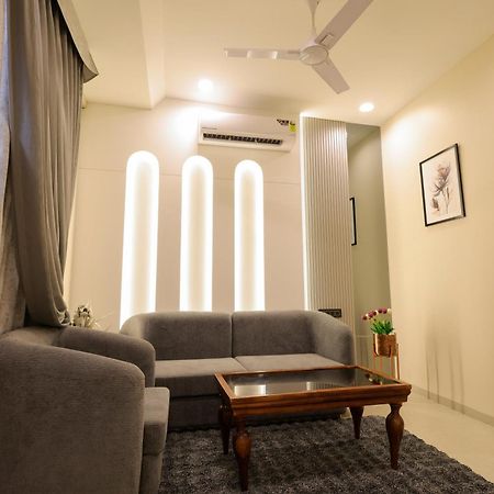 The Meera Hotel 우자인 외부 사진