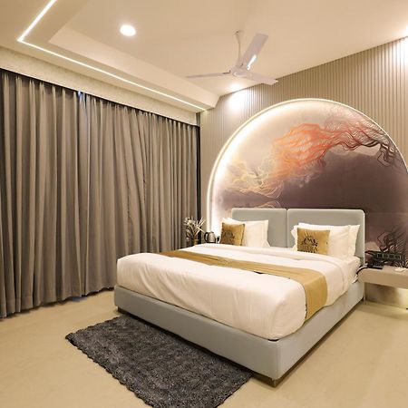 The Meera Hotel 우자인 외부 사진