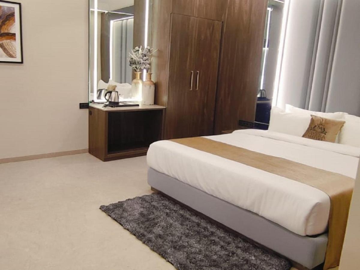 The Meera Hotel 우자인 외부 사진