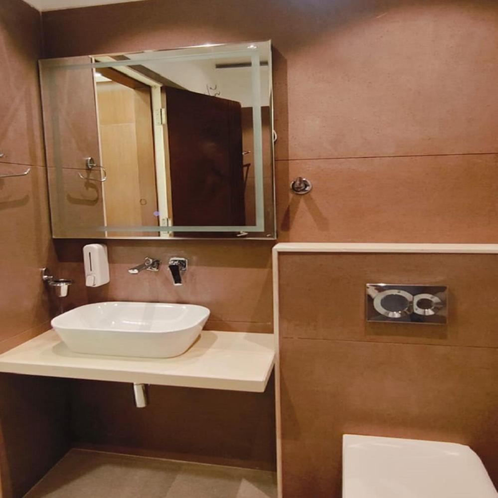 The Meera Hotel 우자인 외부 사진
