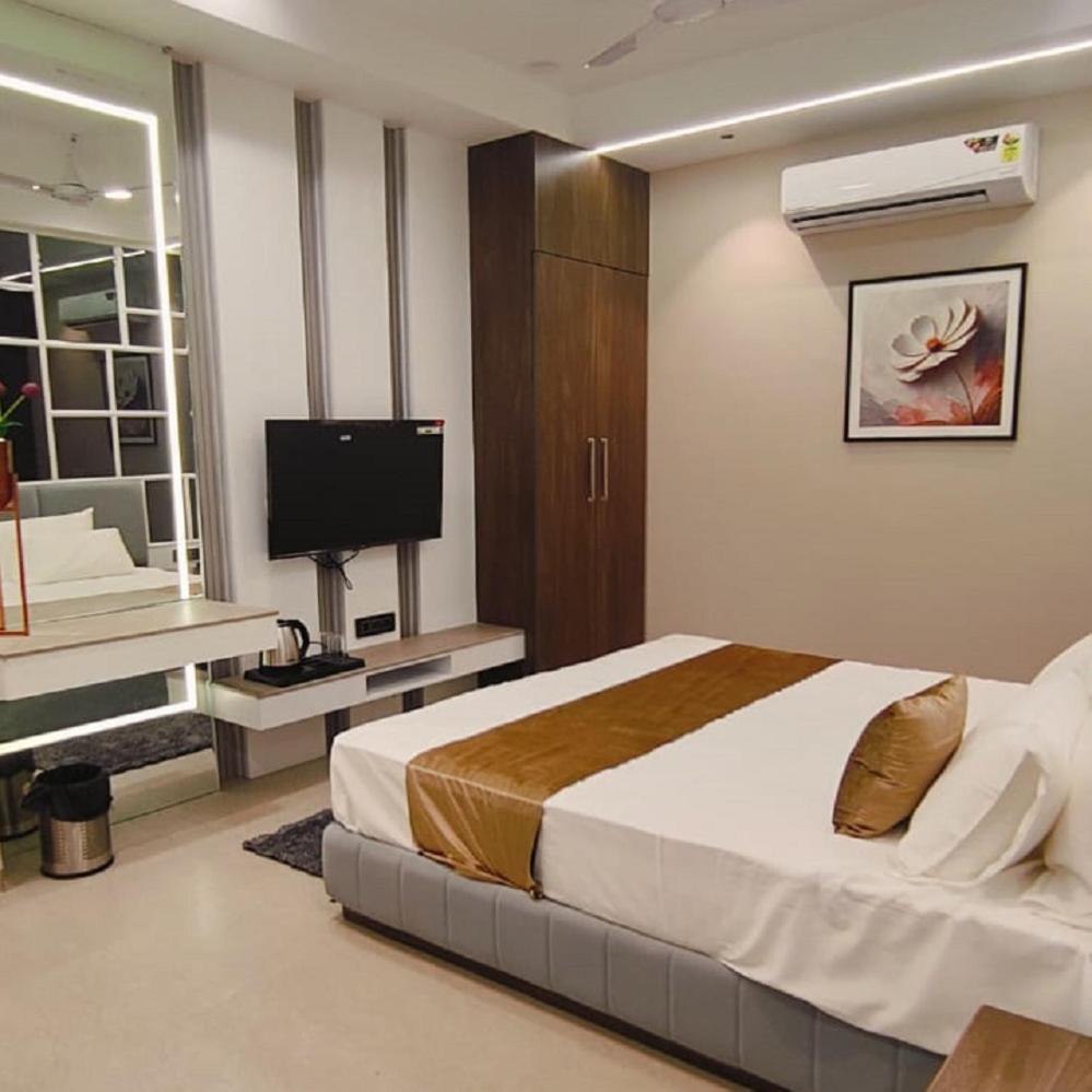 The Meera Hotel 우자인 외부 사진