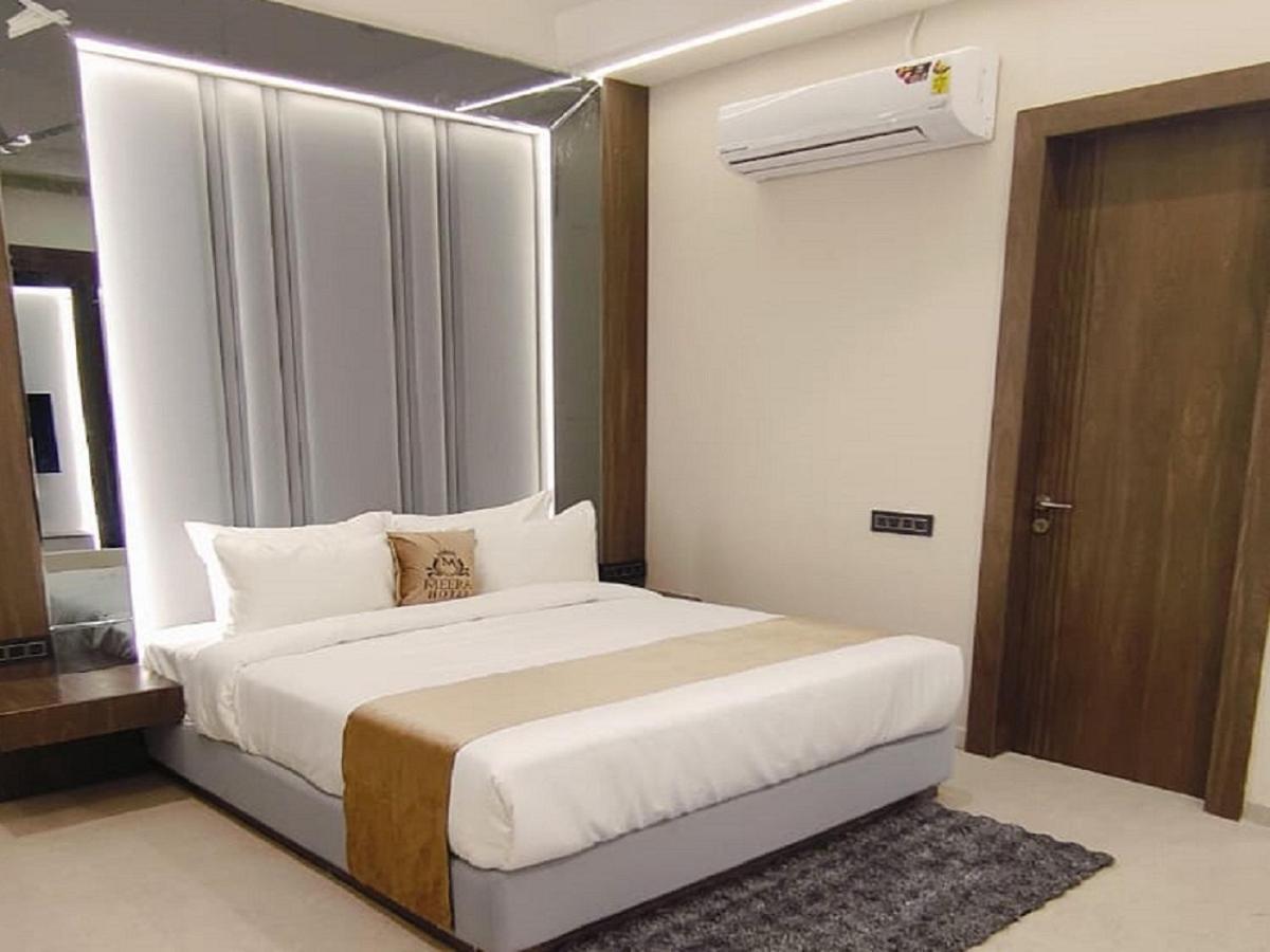 The Meera Hotel 우자인 외부 사진