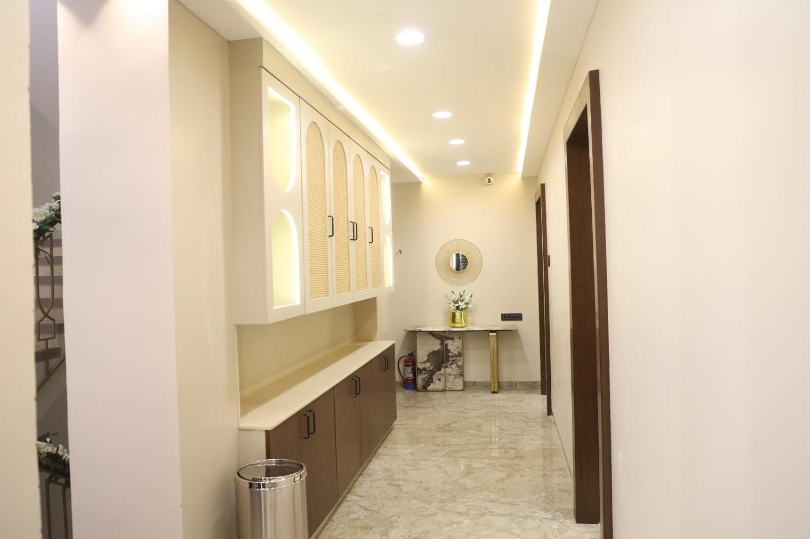 The Meera Hotel 우자인 외부 사진