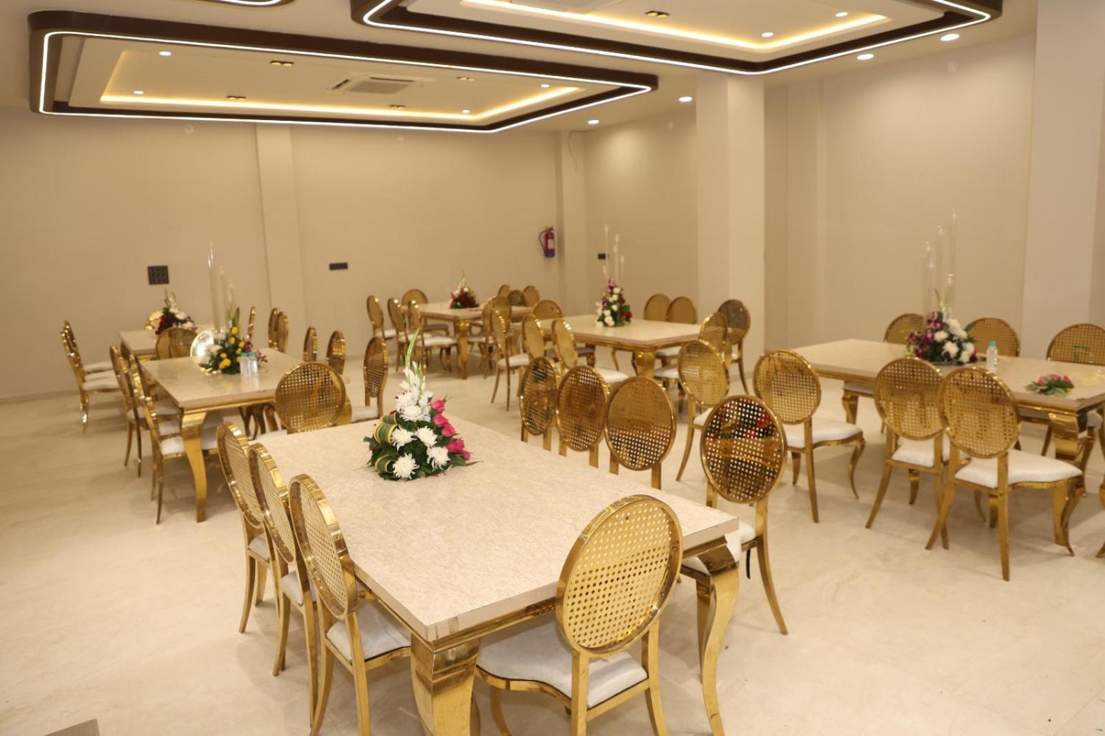 The Meera Hotel 우자인 외부 사진