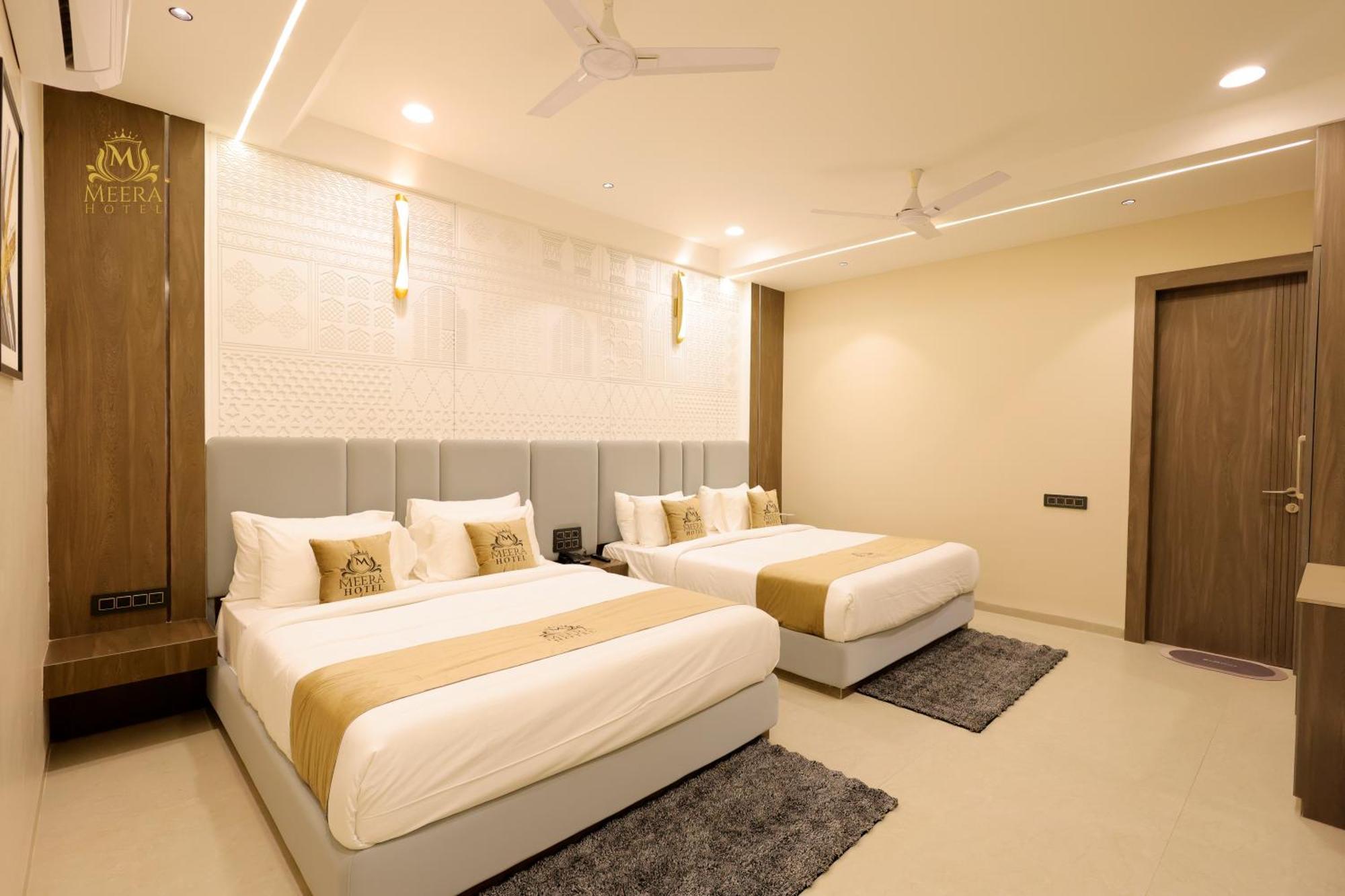 The Meera Hotel 우자인 외부 사진