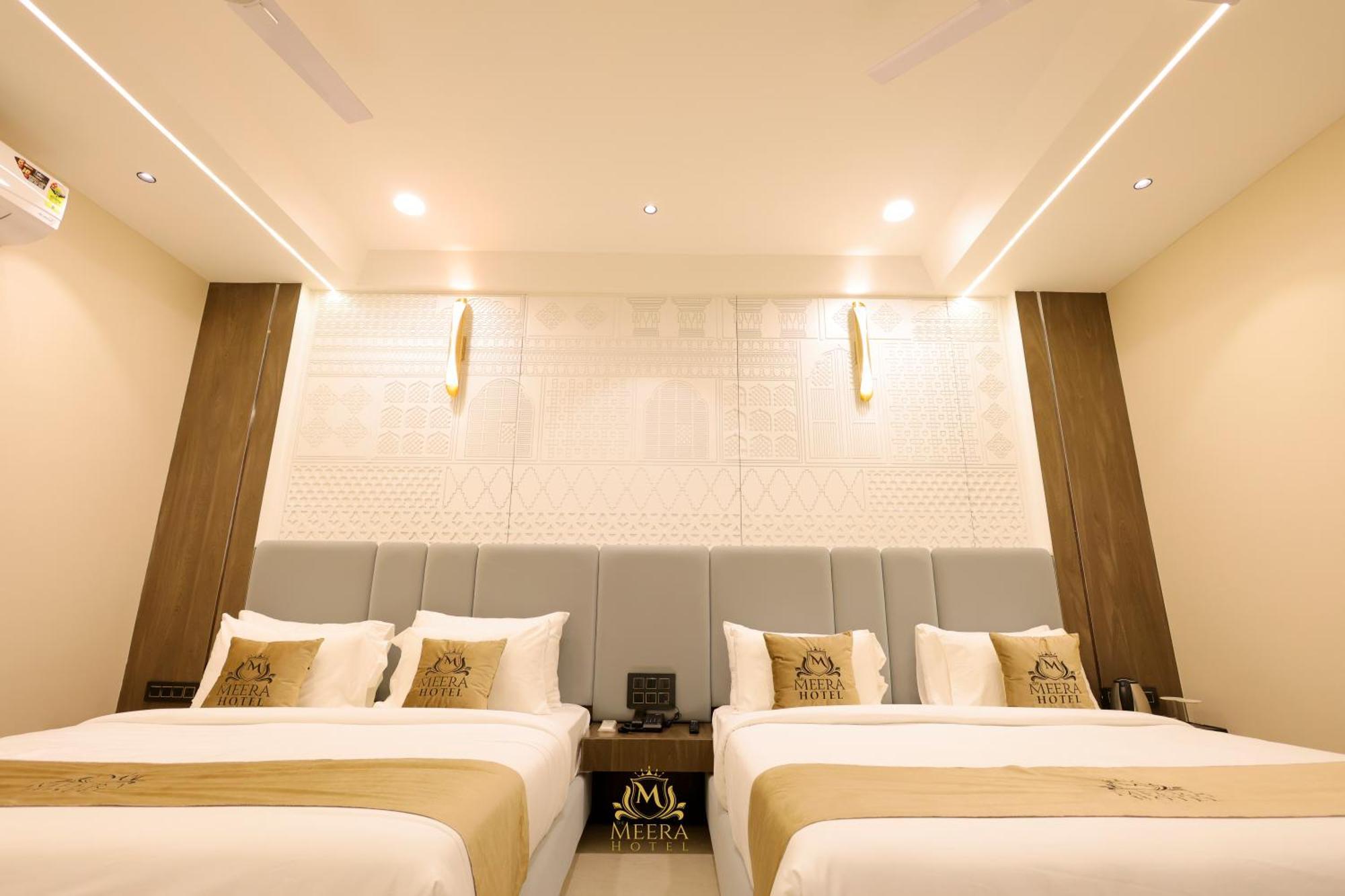The Meera Hotel 우자인 외부 사진