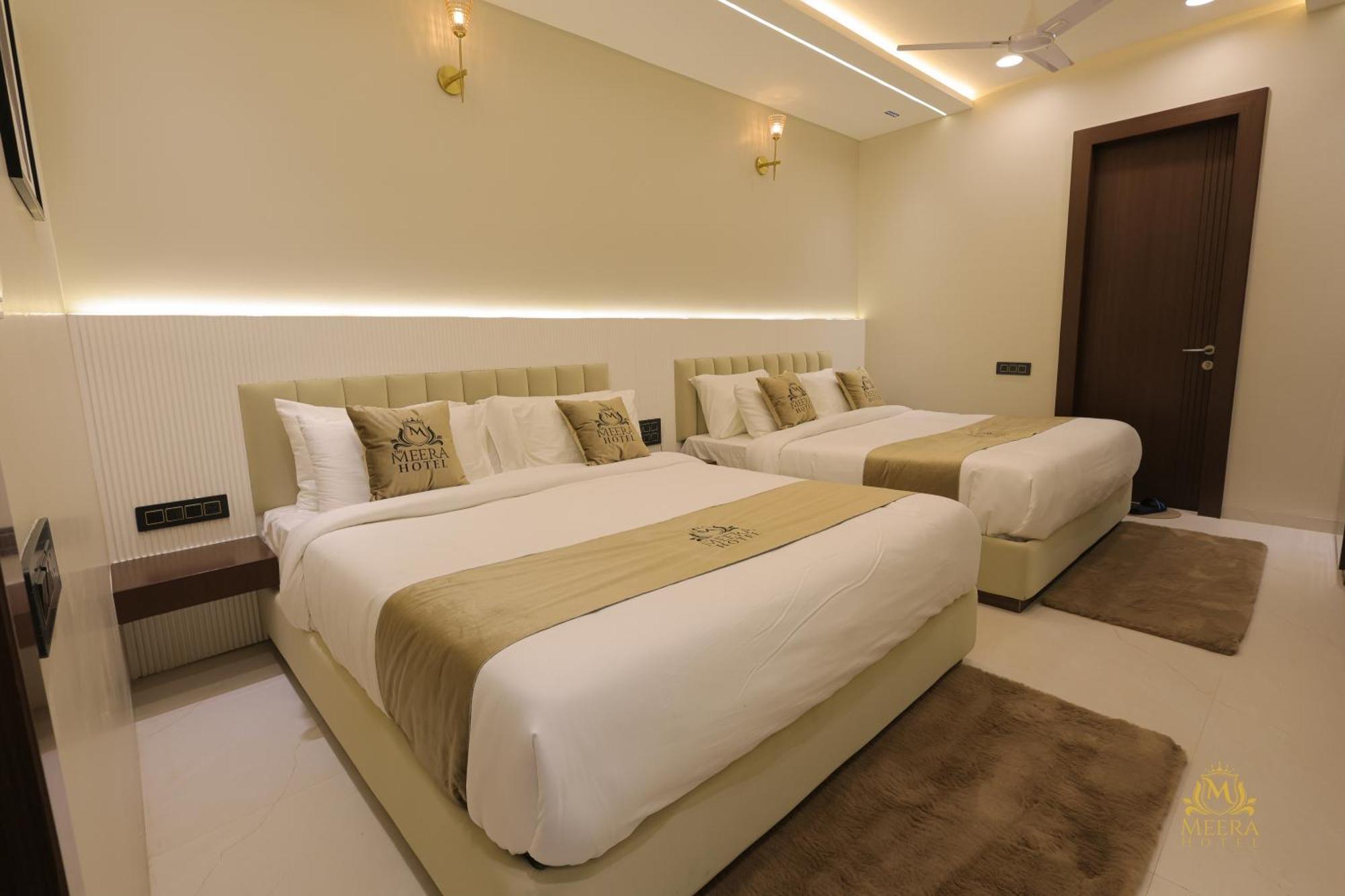 The Meera Hotel 우자인 외부 사진