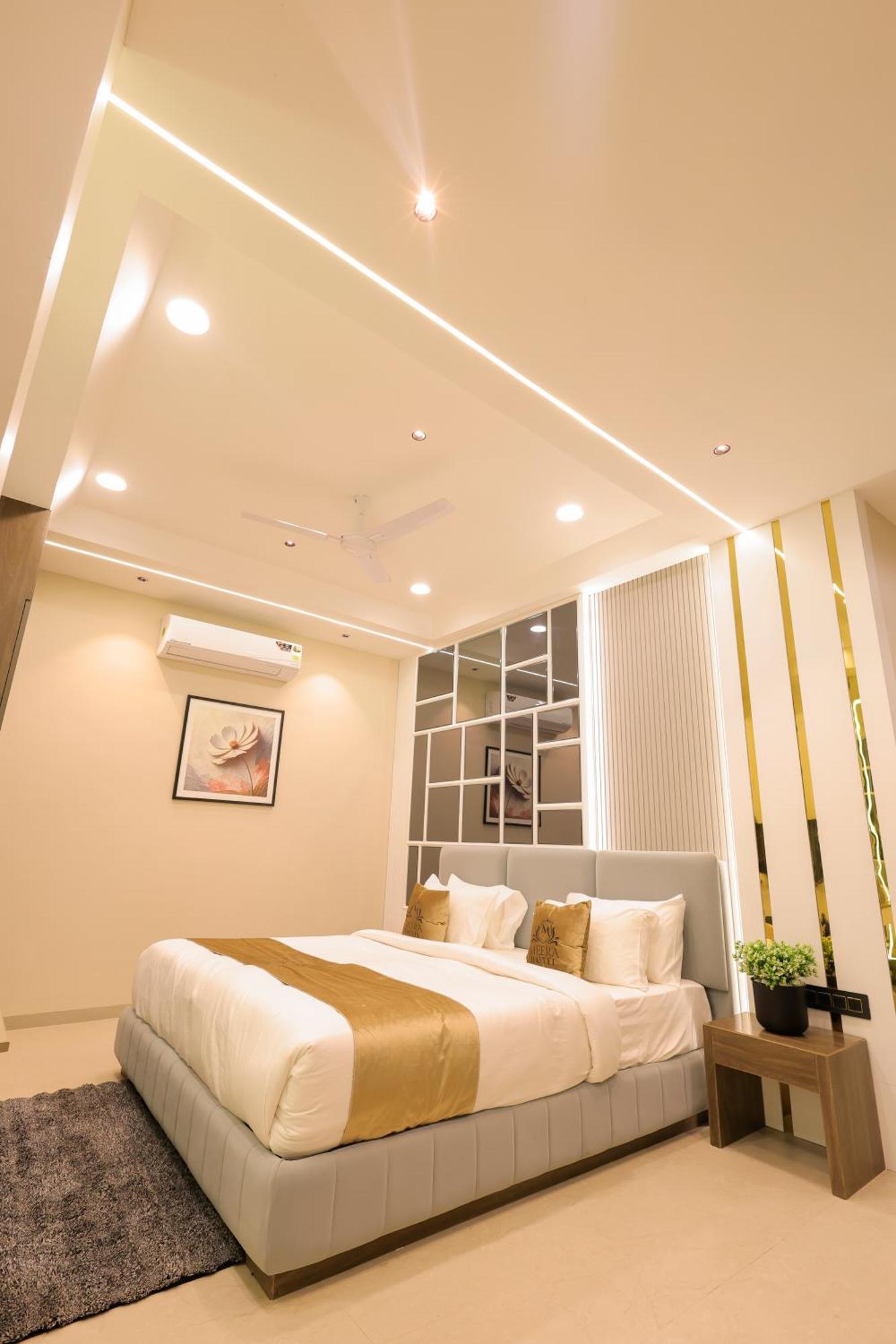The Meera Hotel 우자인 외부 사진