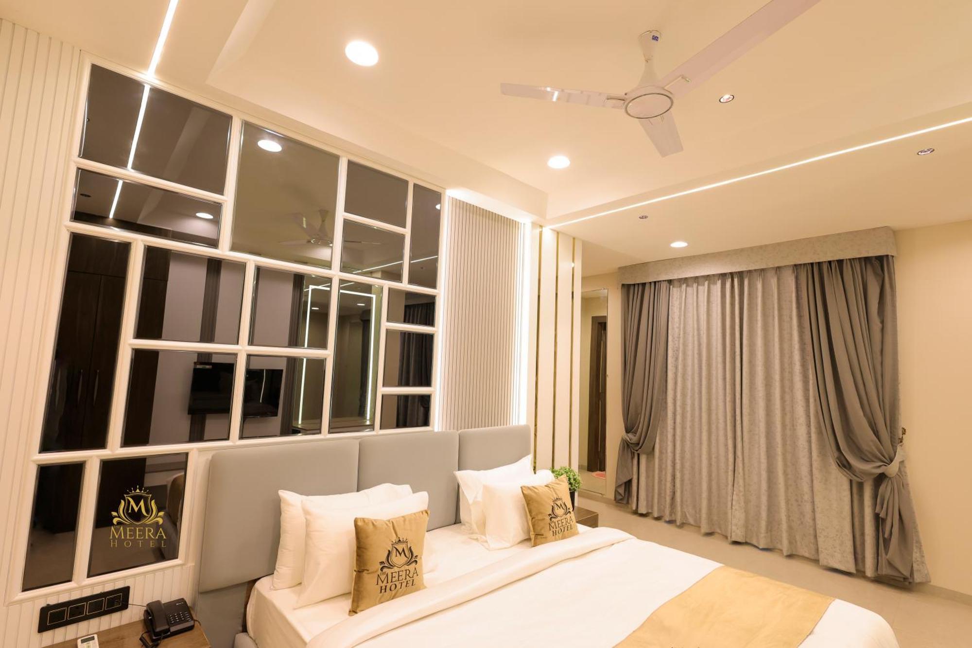 The Meera Hotel 우자인 외부 사진