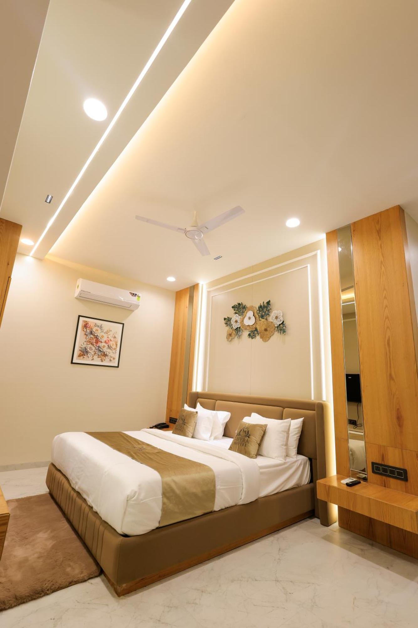 The Meera Hotel 우자인 외부 사진