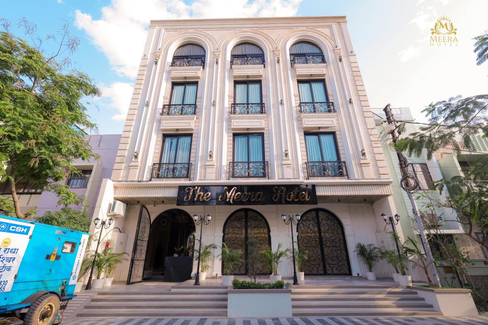 The Meera Hotel 우자인 외부 사진
