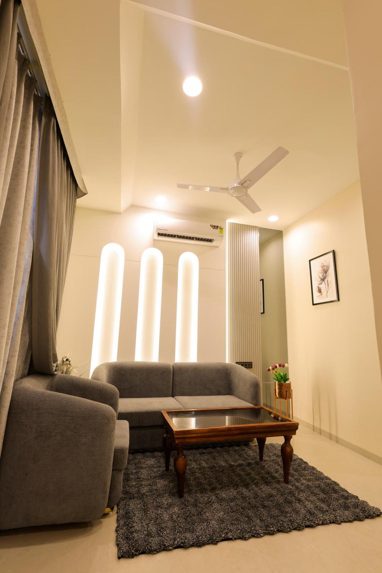 The Meera Hotel 우자인 외부 사진
