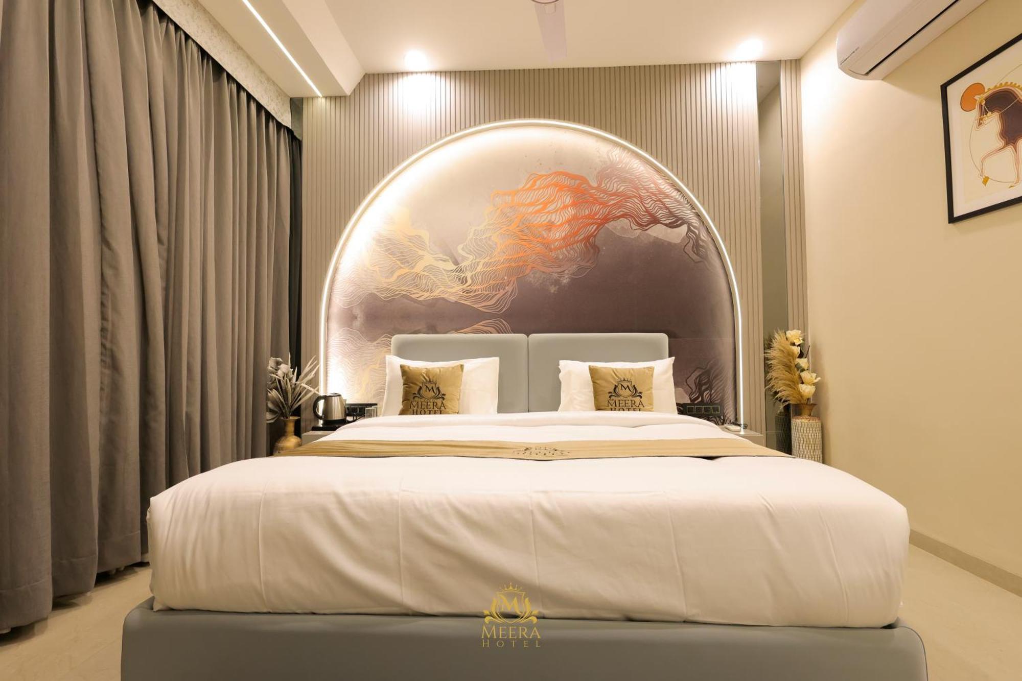 The Meera Hotel 우자인 외부 사진