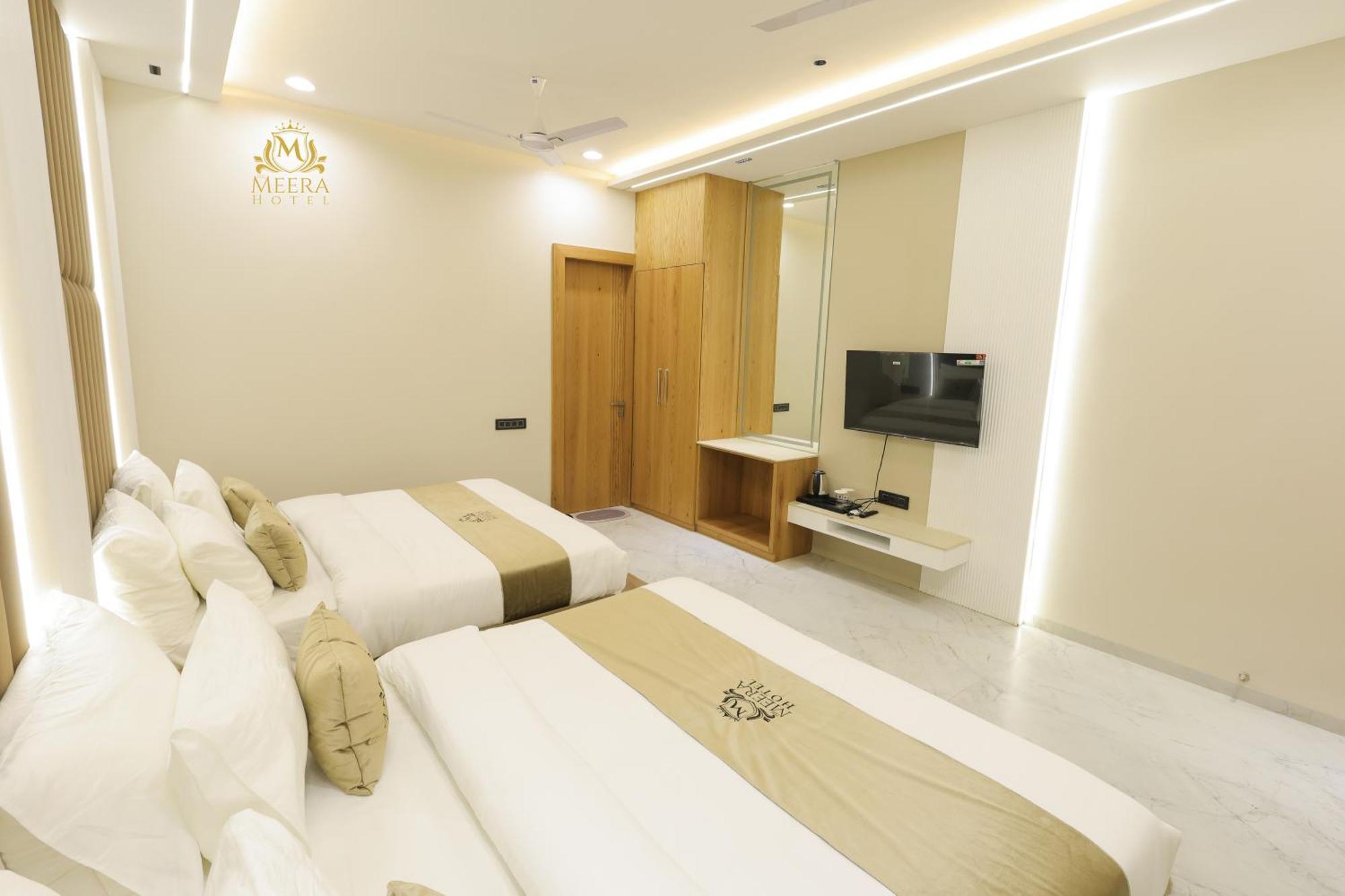 The Meera Hotel 우자인 외부 사진
