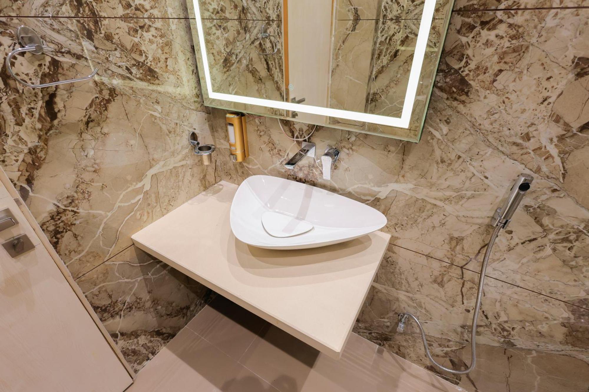 The Meera Hotel 우자인 외부 사진