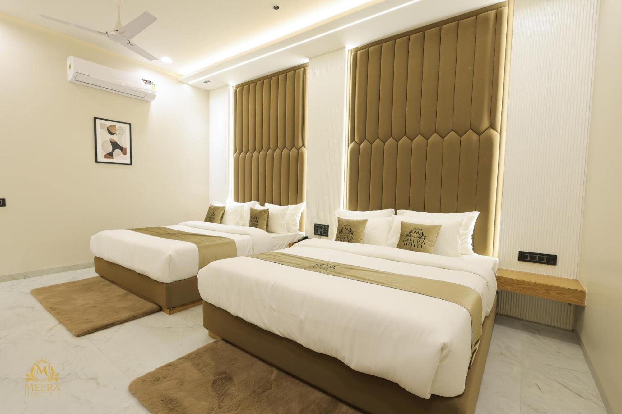 The Meera Hotel 우자인 외부 사진