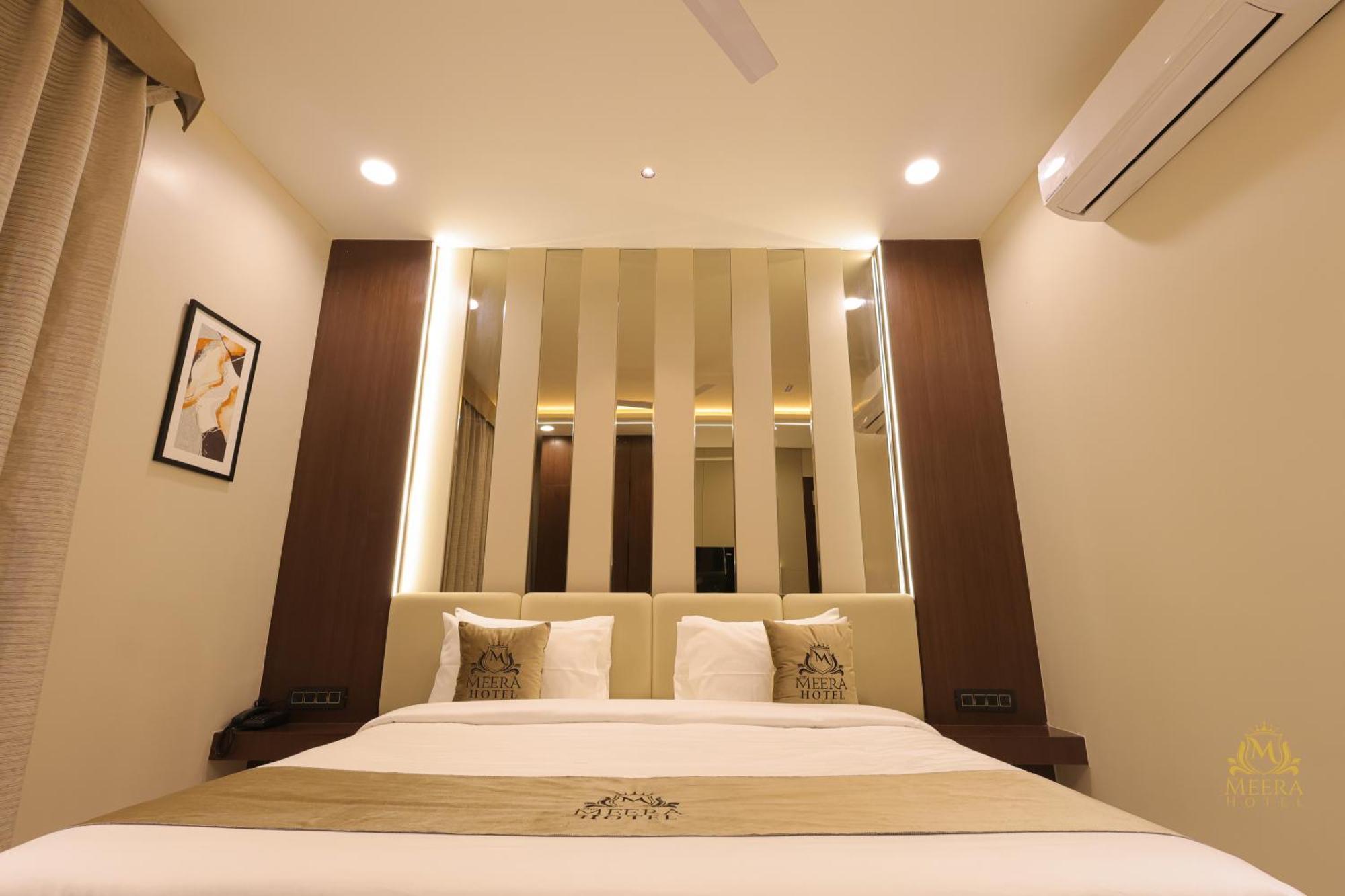 The Meera Hotel 우자인 외부 사진