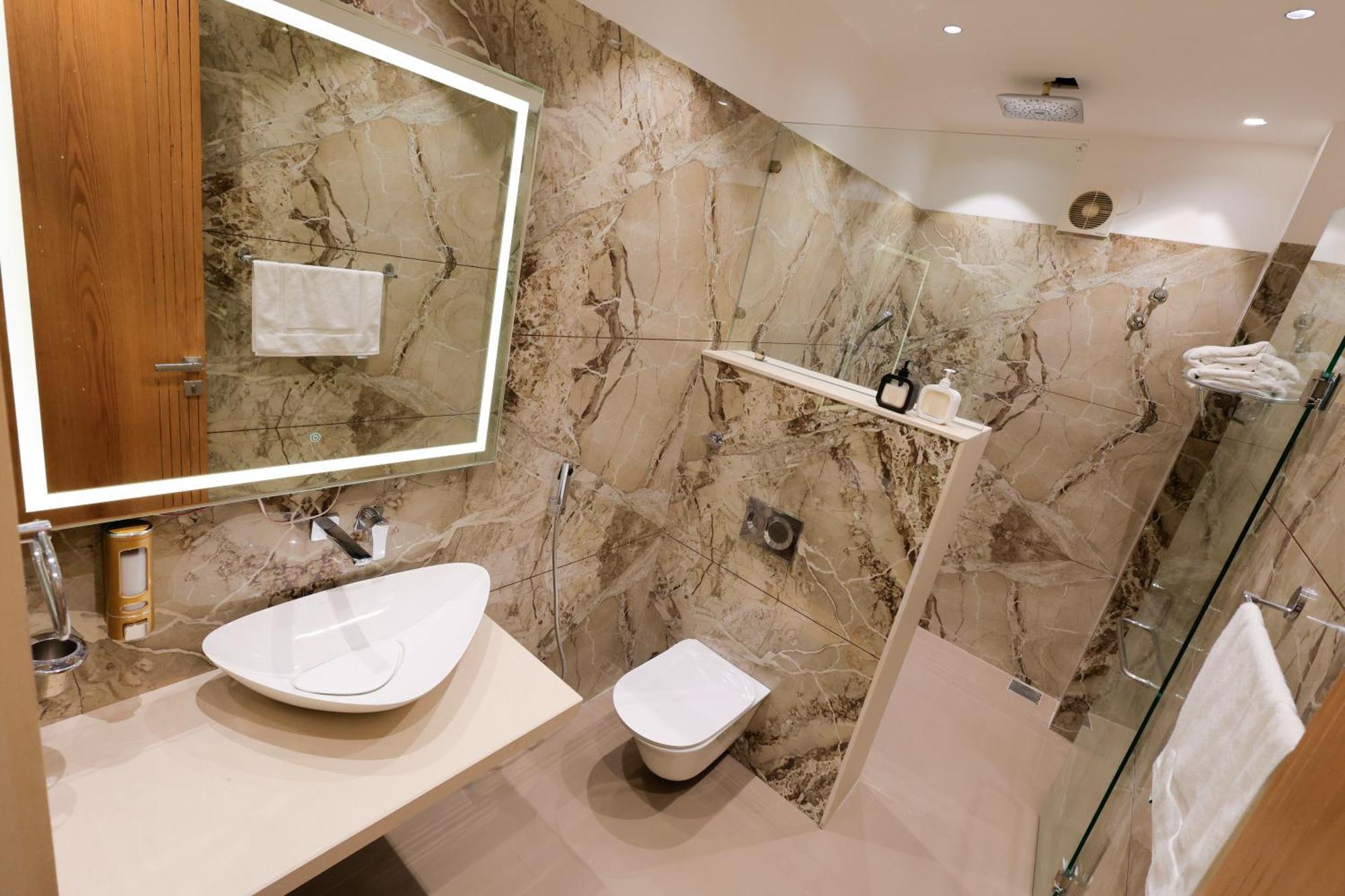 The Meera Hotel 우자인 외부 사진