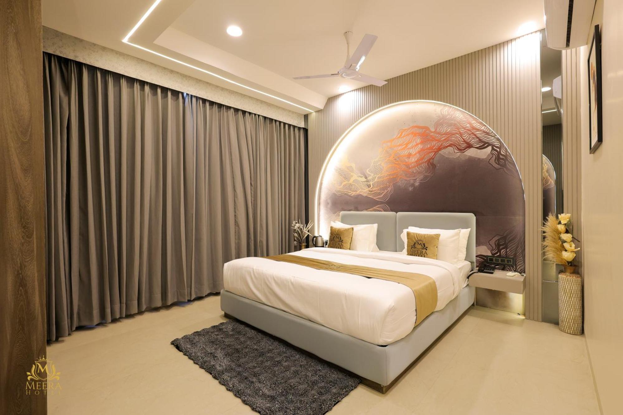 The Meera Hotel 우자인 외부 사진