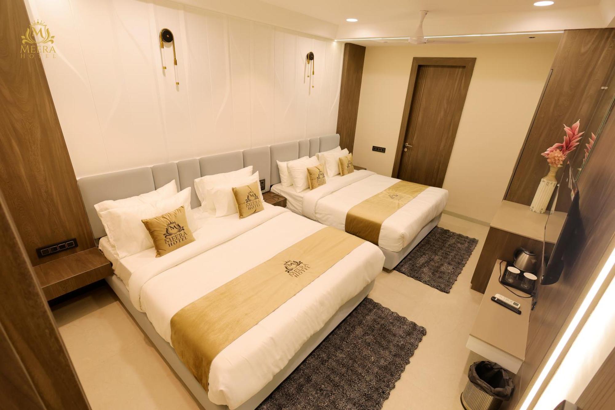 The Meera Hotel 우자인 외부 사진