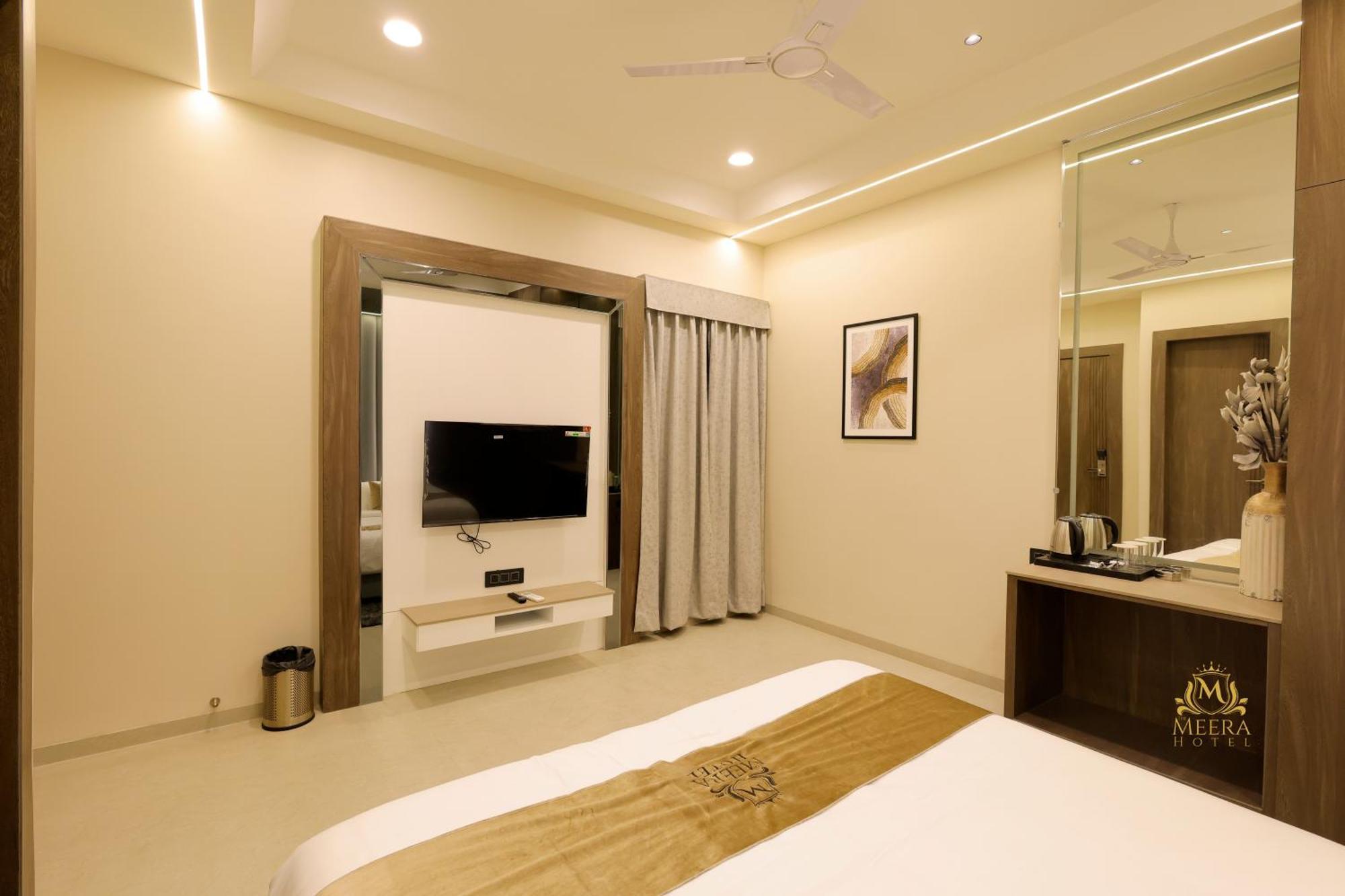 The Meera Hotel 우자인 외부 사진