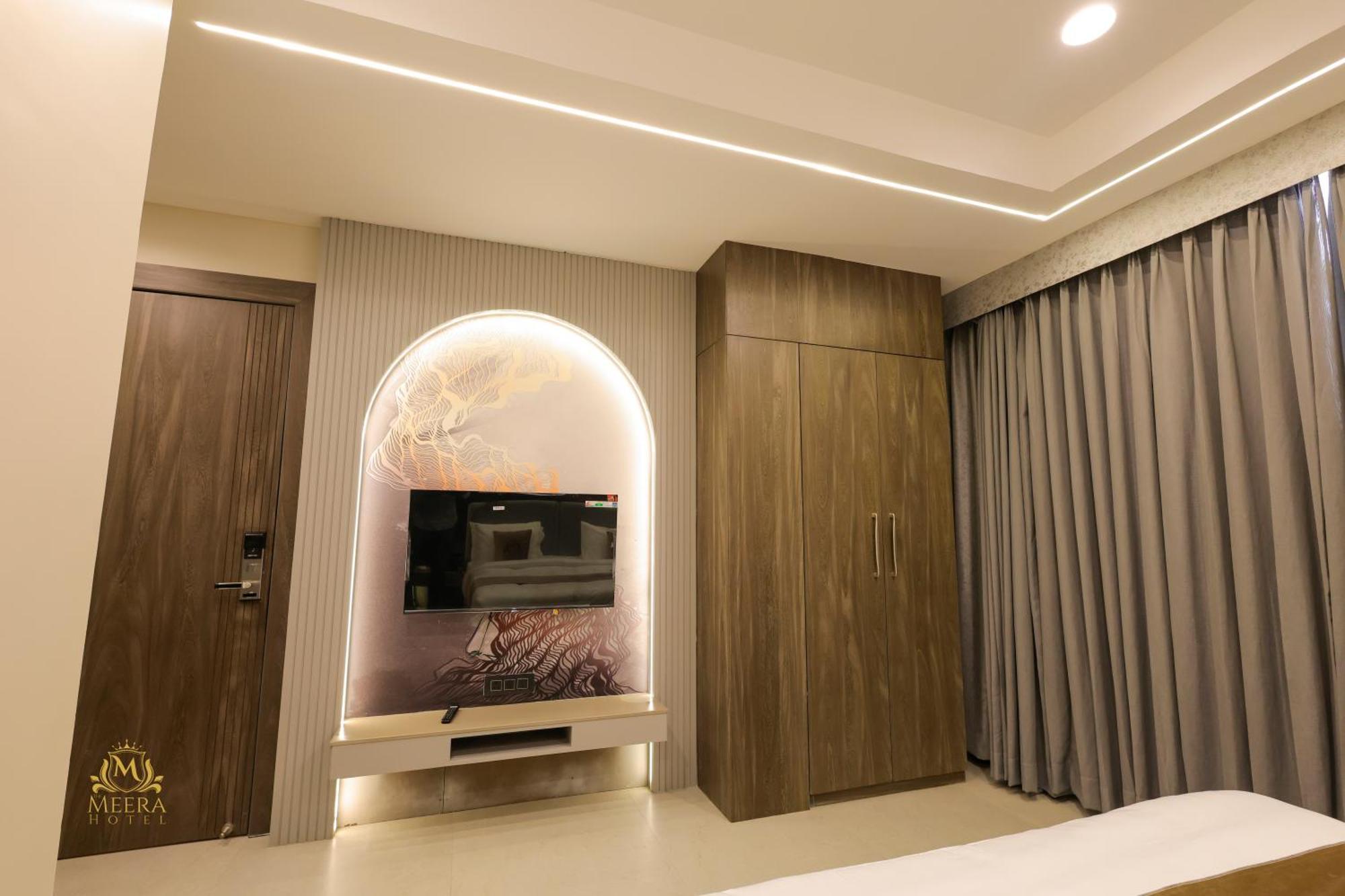 The Meera Hotel 우자인 외부 사진