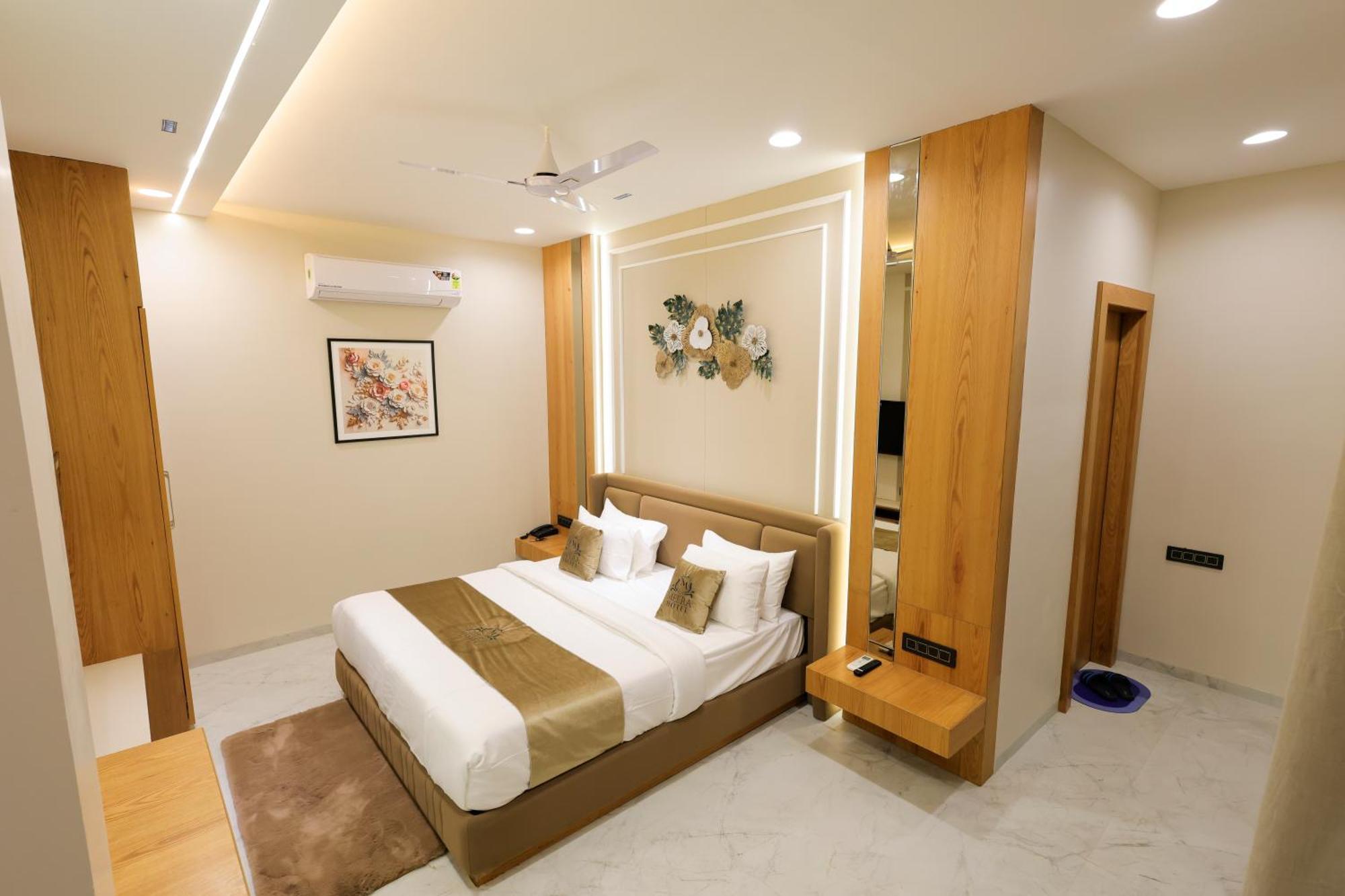 The Meera Hotel 우자인 외부 사진