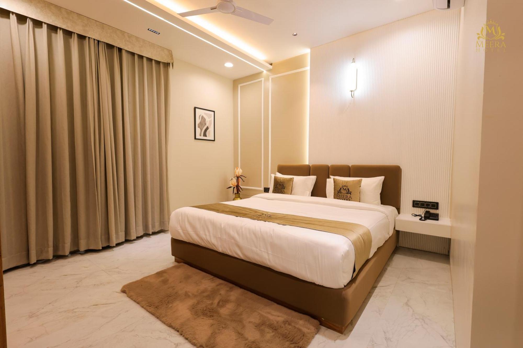 The Meera Hotel 우자인 외부 사진