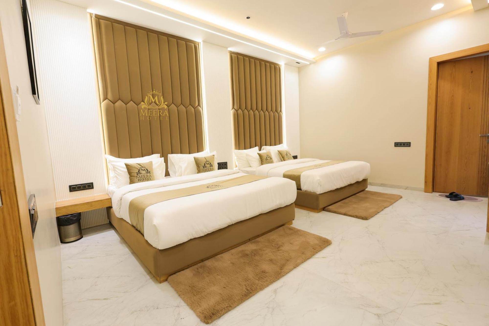 The Meera Hotel 우자인 외부 사진