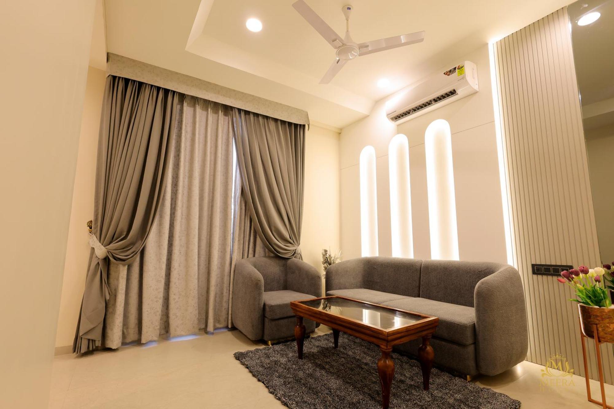 The Meera Hotel 우자인 외부 사진